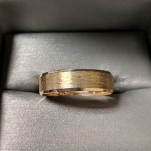Mens 10 Carat 6mm Engraved Band